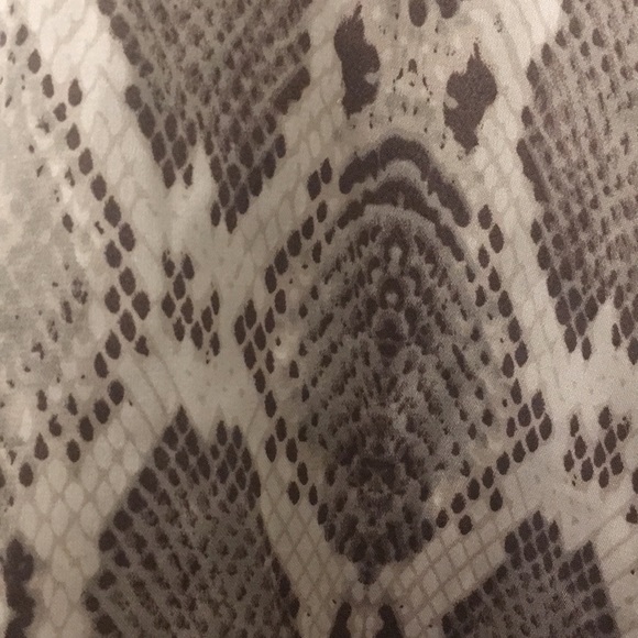 Joe Fresh Python Print Silky Blouse Size Small - Picture 2 of 2
